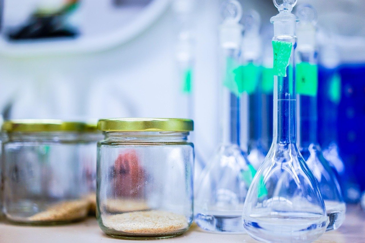 Wat zijn de voordelen van proces simulatie in de chemie