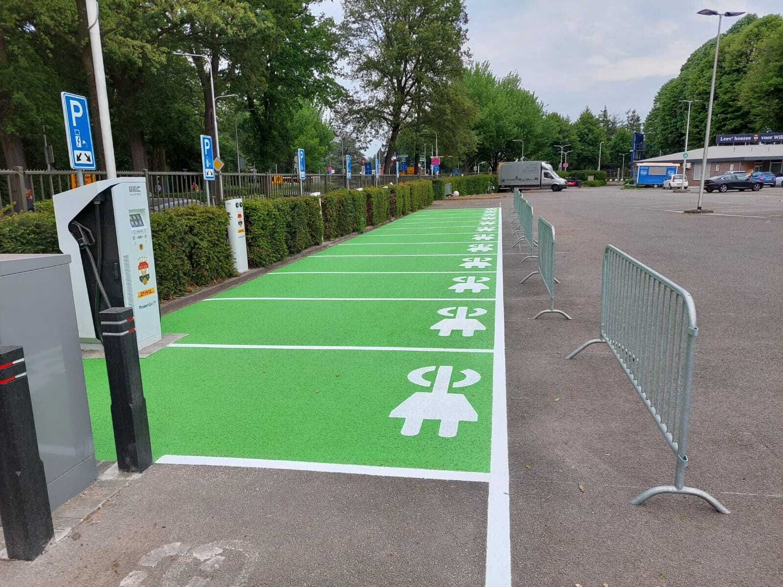 wegmarkering-parkeervak-groen-symbool-oplaadpunt-wegenverf